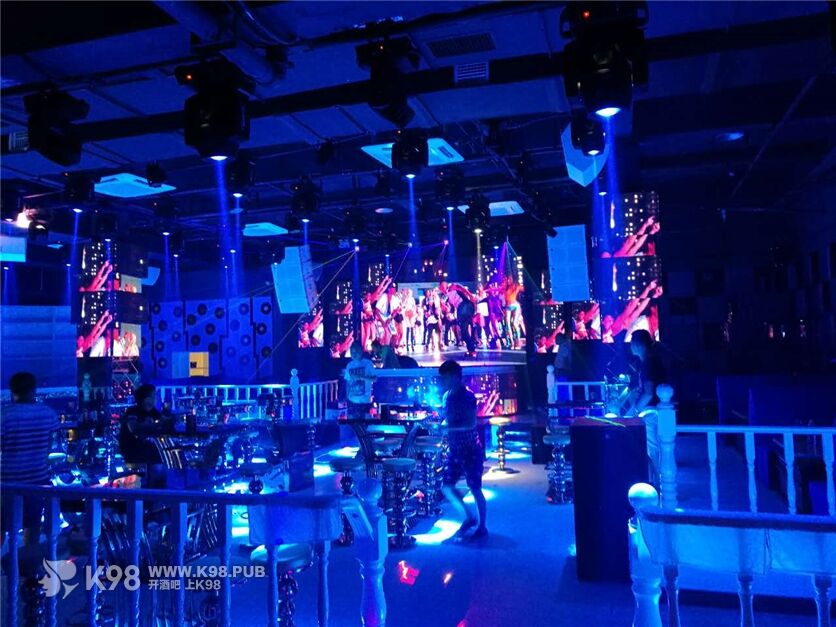 酒吧装修设计-酒吧LED屏效果图