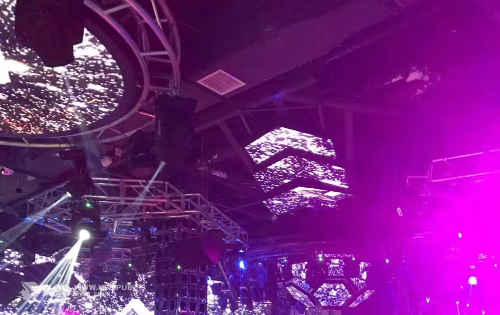 酒吧音响现场图