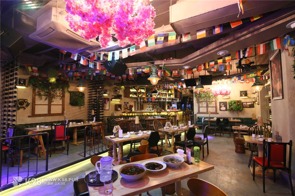 大餐厅家庭酒吧设计图